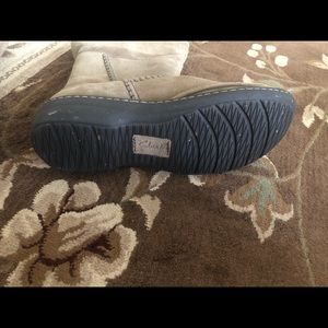 Clark’s suede boots. Size 8